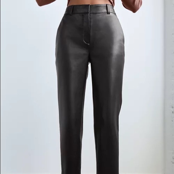 Black Command Cropped Aritzia Pant - Picture 2 of 4